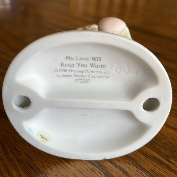 Enesco Precious Moments 1998 Love Will Keep You Warm - Picture 6 of 6